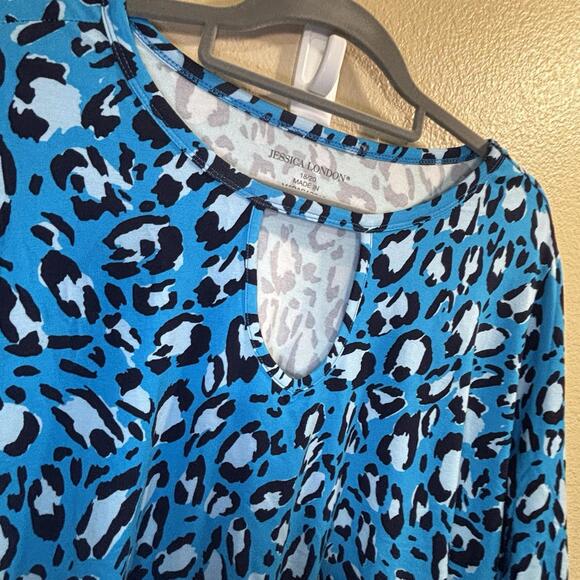 Jessica London V-Neck Pullover Rayon Top Shirt Blue Animal Print Bold Sexy 18/20 - Picture 2 of 11